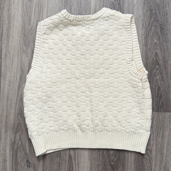 BDG Textured Cream Knit Vest Size Large Women’s Cotton blend Sweater - Picture 3 of 6